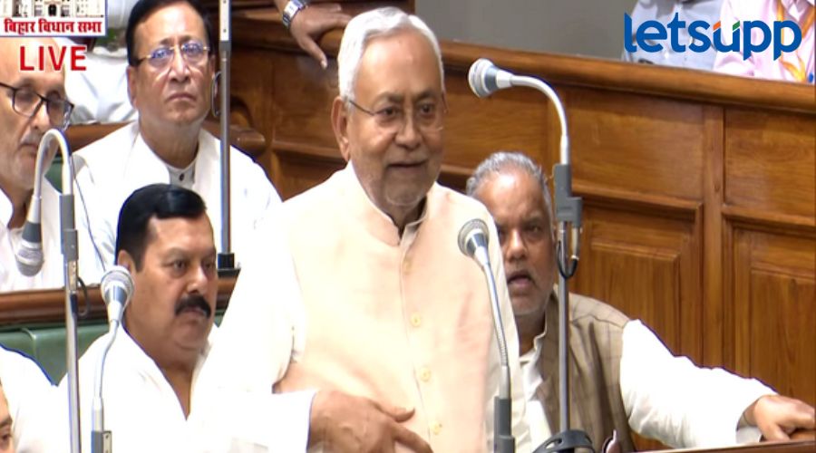 मुलींच्या शिक्षणावर बोलताना नितीश कुमारांची जीभ घसरली ! महिला मंत्री, आमदार झाले खजिल