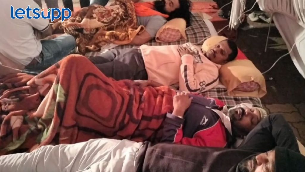 Maratha Reservation : नगर तहसीलबाहेर उपोषणाला बसलेल्या उपोषणकर्त्यांची प्रकृती खालवली