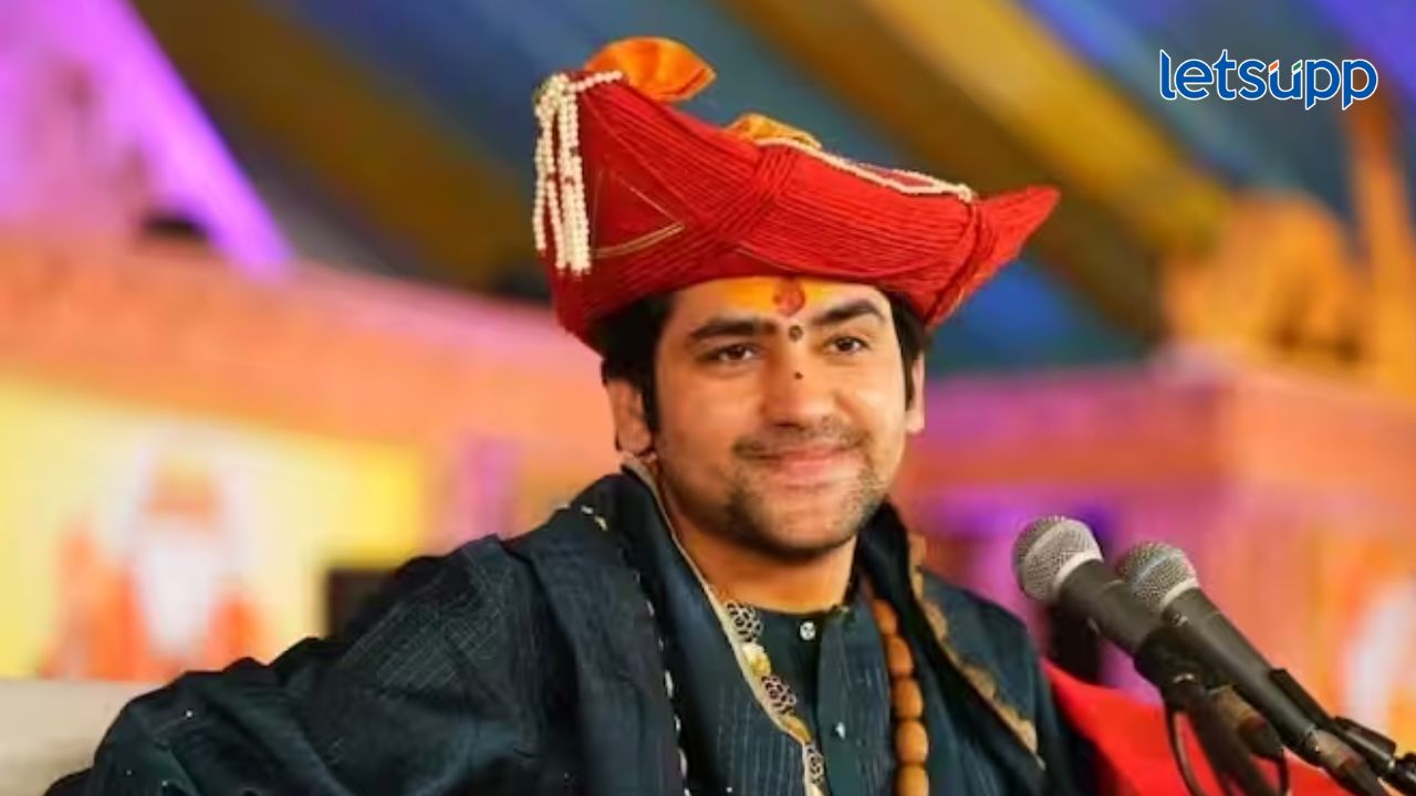 धीरेंद्रशास्त्री देहूत तुकाराम महाराजांच्या चरणी; वादग्रस्त वक्तव्यावर पडदा टाकण्याचा केला प्रयत्न