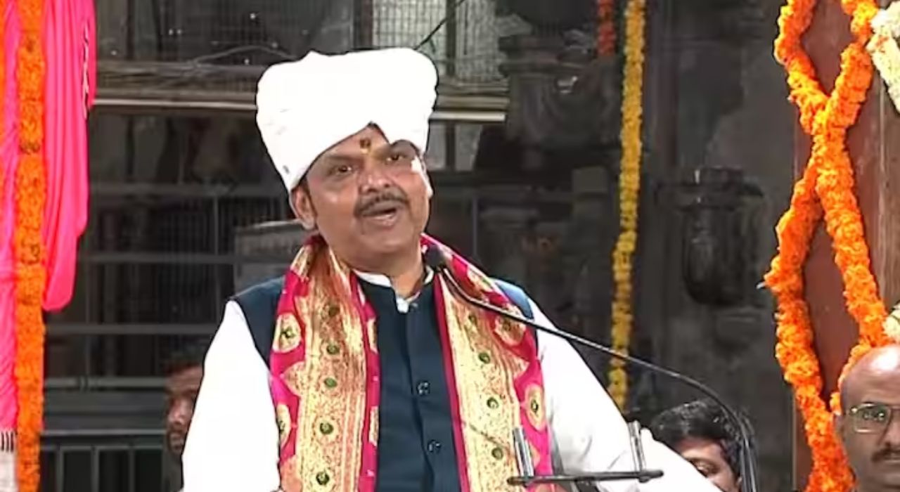 Kartiki Ekadashi : पंढरपूरसाठी नवं काय? फडणवीसांनी केली मोठी घोषणा Kartiki Ekadashi : पंढरपूरसाठी नवं काय? फडणवीसांनी केली मोठी घोषणा