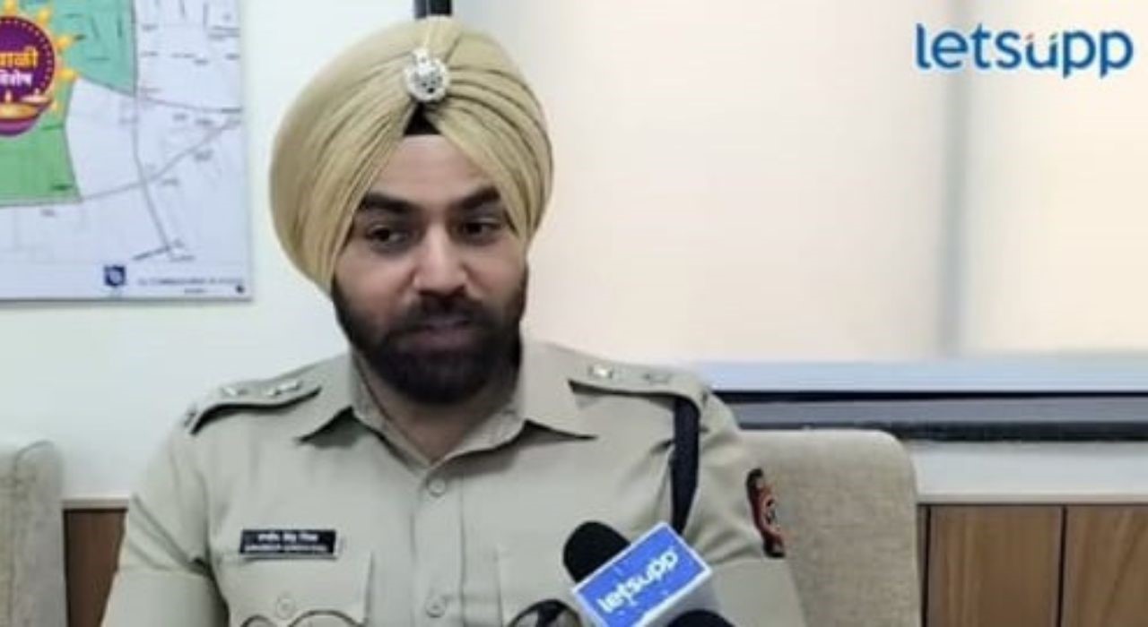 प्राध्यापकाला UPSC चा ध्यास, अपयशानंतर अंगावर थेट वर्दी; IPS संदीप गिल यांचा प्रेरणादायी प्रवास प्राध्यापकाला UPSC चा ध्यास, अपयशानंतर अंगावरथेट वर्दी; IPS संदीप गिल यांचा प्रेरणादायी प्रवास