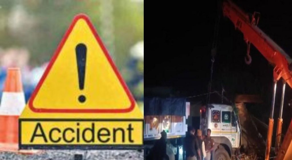 Road Accident : भीषण अपघात! भरधाव वेगातील ट्रक हॉटेलात घुसला; तिघा जणांचा जागीच मृत्यू