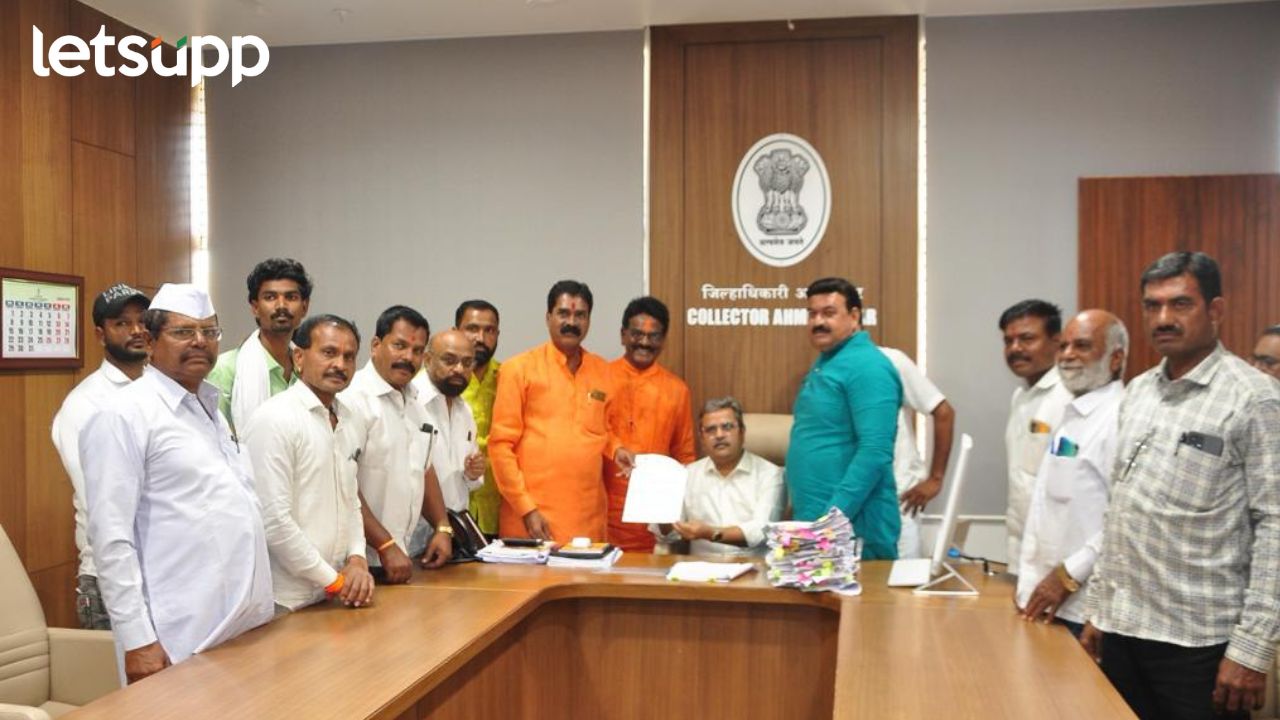 तहसीलदार-अधिकारी मंत्र्यांच्या वाड्यावर तर जनतेचे प्रश्न वाऱ्यावर, ठाकरे गटाचा विखेंवर निशाणा Ahmednagar News