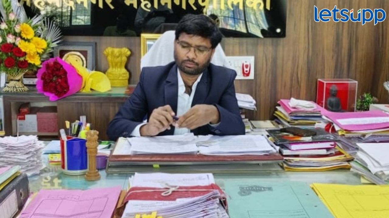 नगर मनपाच्या प्रशासकपदी आयुक्तच, पहिल्या दिवशी झाडाझडती ! नगर मनपाच्या प्रशासकपदी जावळेंची नियुक्ती, पहिल्याच दिवशी झाडाझडती