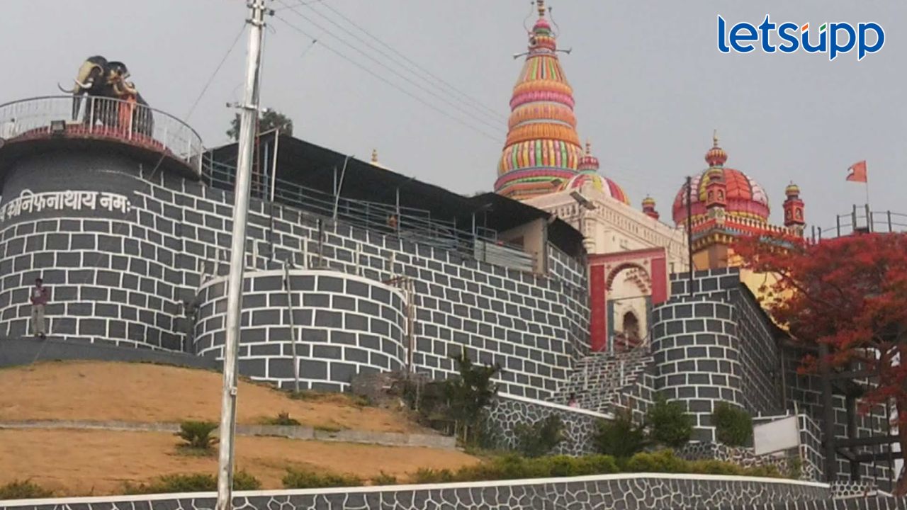 मोठी बातमी : मढी देवस्थानच्या अध्यक्ष निवडीवरुन विश्वस्तामध्येच हाणामारी मोठी बातमी : मढी देवस्थानच्या अध्यक्ष निवडीवरुन विश्वस्तामध्येच हाणामारी