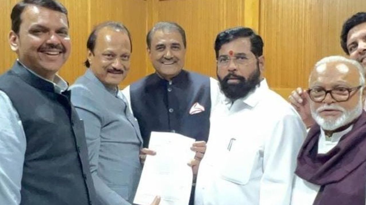 'इतका स्नेह संबंध, मग पत्र का लिहावं लागलं?', फोटो ट्वीट करत मनसेचा फडणवीसांना टोला