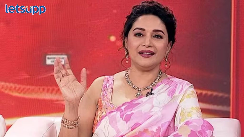 Madhuri Dixit ला भावाला 'स्वरगंधर्व सुधीर फडके'; प्रेक्षकांना चित्रपट पाहाण्याचे आवाहन