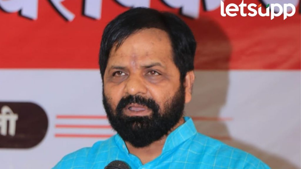 शिवसेना प्रतोद भारत गोगावले यांच्या नेतृत्वात सर्व आमदारांनी आज (18 डिसेंबर) मुख्यमंत्री एकनाथ शिंदे यांची भेट घेतली.