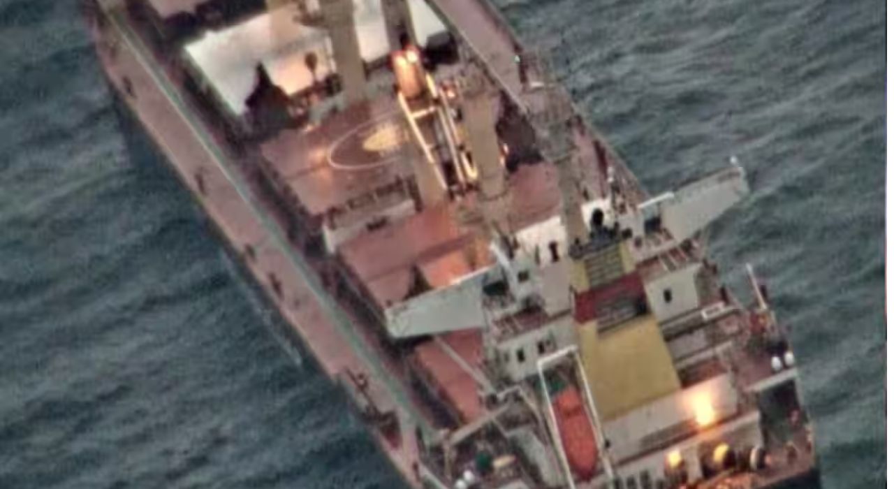 मालवाहू जहाजाच्या अपहरणाचा डाव उधळला; भारतीय नौदलाची जिगरबाज कामगिरी