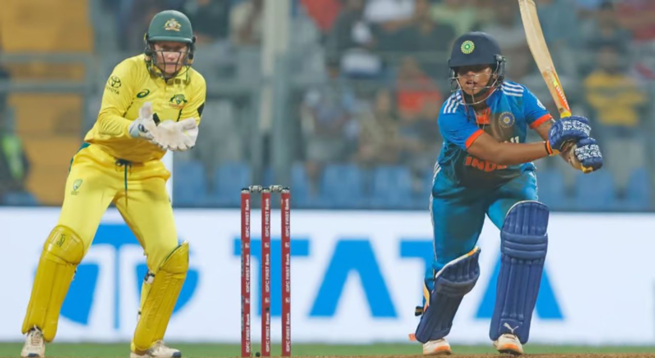 INDW vs AUSW : सामनाही गेला मालिकाही गमावली; दुसऱ्या सामन्यात अवघ्या 3 धावांनी भारताचा पराभव