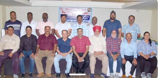 अहमदनगर डिस्ट्रिक्ट फुटबॉल असोसिएशनच्या अध्यक्षपदी नरेंद्र फिरोदिया यांची फेरनिवड Ahmednagar : अहमदनगर डिस्ट्रिक्ट फुटबॉल असोसिएशनच्या अध्यक्षपदी नरेंद्र फिरोदिया यांची फेरनिवड