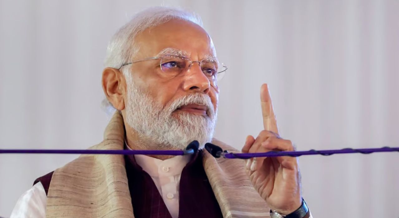 Parliament Security Breach : 'संसद घुसखोरी गंभीर, सखोल तपास गरजेचा'; PM मोदींची पहिली प्रतिक्रिया