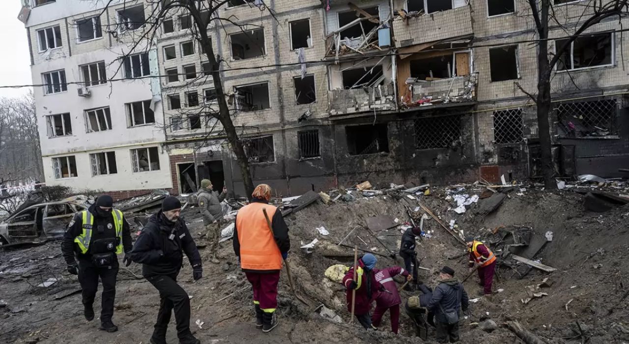 Russia Ukraine War : युक्रेनचा रशियावर पलटवार! तुफान बॉम्बफेकीत 20 जणांचा मृत्यू