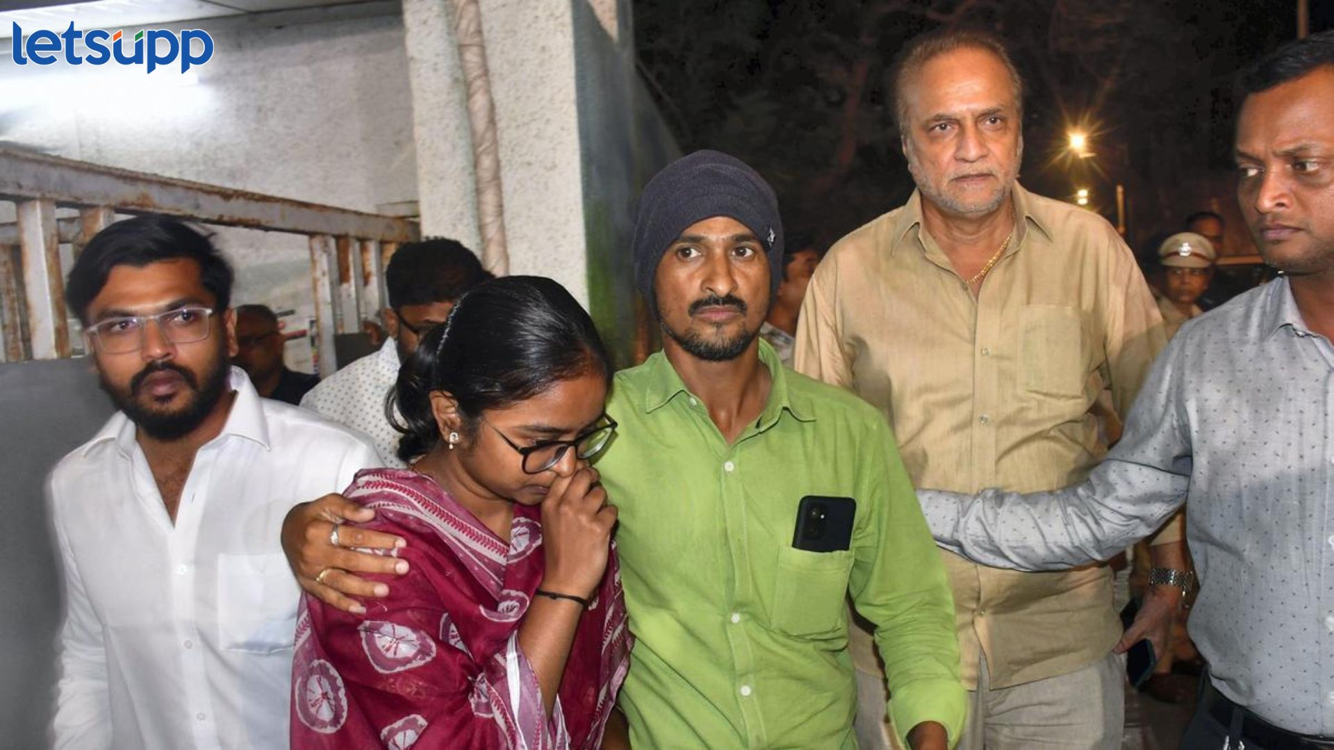 मोठी बातमी, उद्याच आंदोलन मागे, एसआयटीच्या भेटीनंतर धनंजय देशमुखांची घोषणा Dhananjay Deshmukh On SIT Meeting