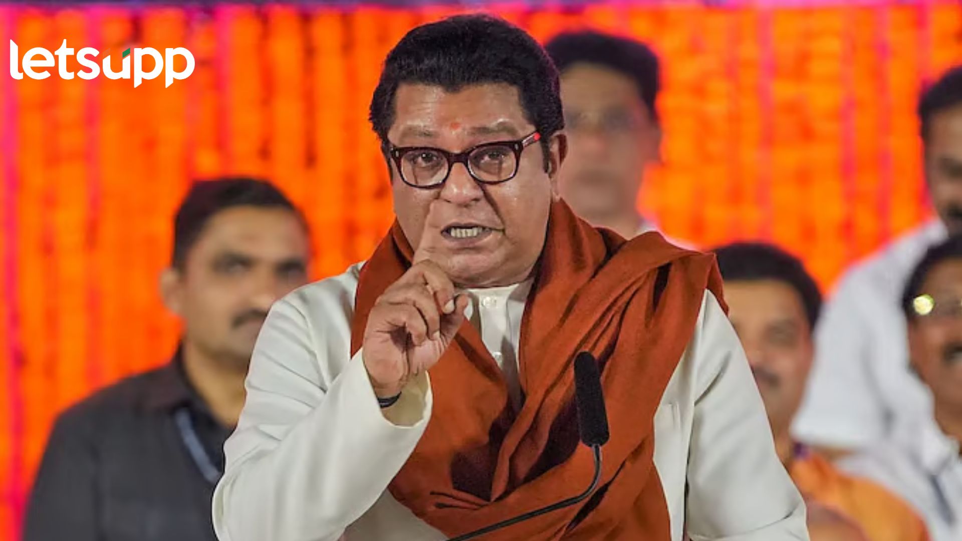 Video : इतना सन्नाटा क्यों है भाई? संघाच्या व्यक्तीबाबत राज ठाकरेंनी नेमकं काय सांगितलं?