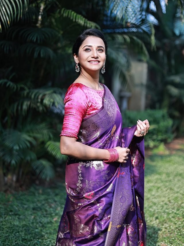Jui Gadkari :  जांभळ्या सिल्क साडीत जुईचा मोहक लूक, चाहत्यांचे वेधले लक्ष...
