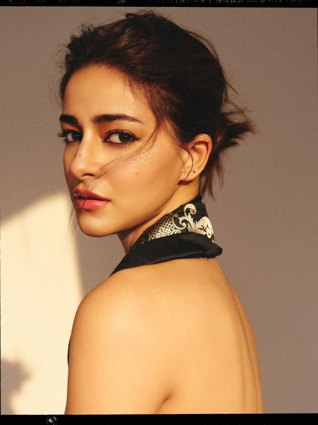 Ananya Panday:अनन्या पांडेच्या हटके लूकमधील अदांवर चाहते घायाळ…