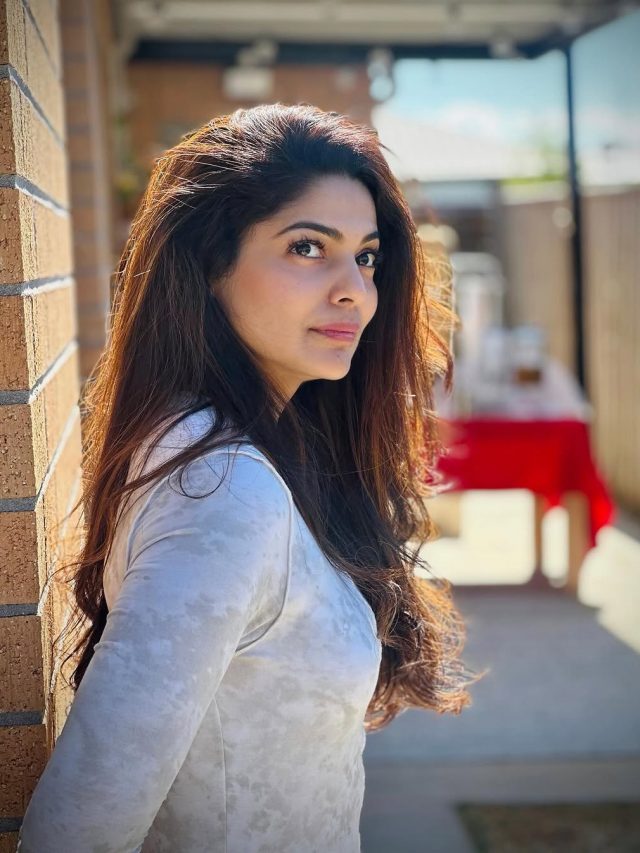 Pooja Sawant : पूजा सावंतचा पांढऱ्या गाऊनमधील लूक...