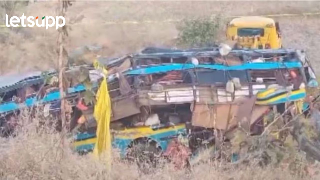 नाशिक-गुजरात महामार्गावर भीषण अपघात; भाविकांची बस दरीत कोसळली; ७ जणांचा मृत्यू