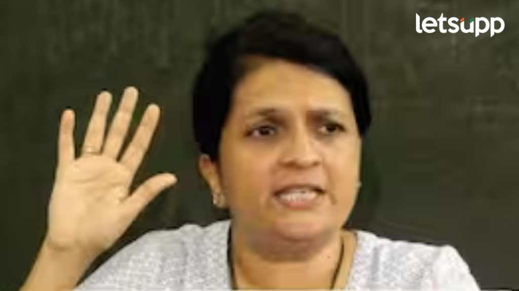 शिंदेंना दूर करावे अन् अजित पवारांना सोबत घ्यावे अशी फडणवीसांची रणनीती… दमानियांचा नवा बाम्ब