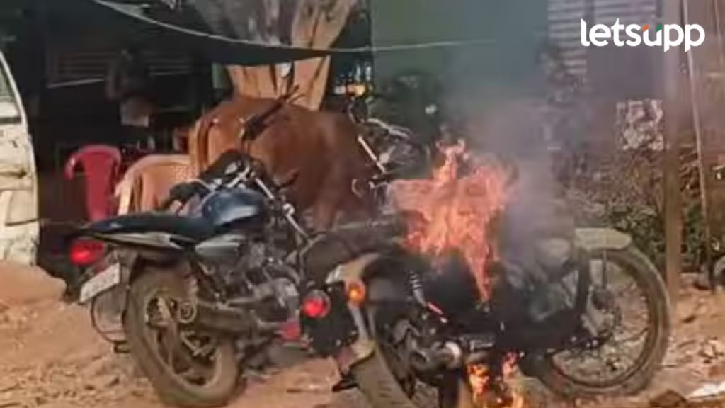 परळी जवळच्या शिरसाळ्यात दोन गटात हाणामारी; तुफान राड्यानंतर बुलेट गाडीही पेटवली