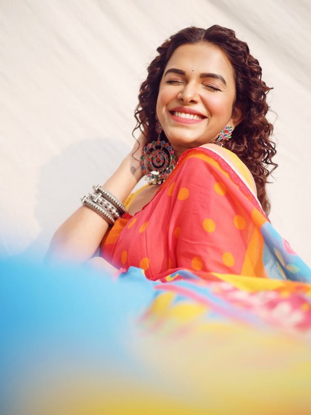 Mitali Mayekar: रंगीबेरंगी साडीत मितालीचा मोहक लूक, चाहत्यांचे वेधले लक्ष...