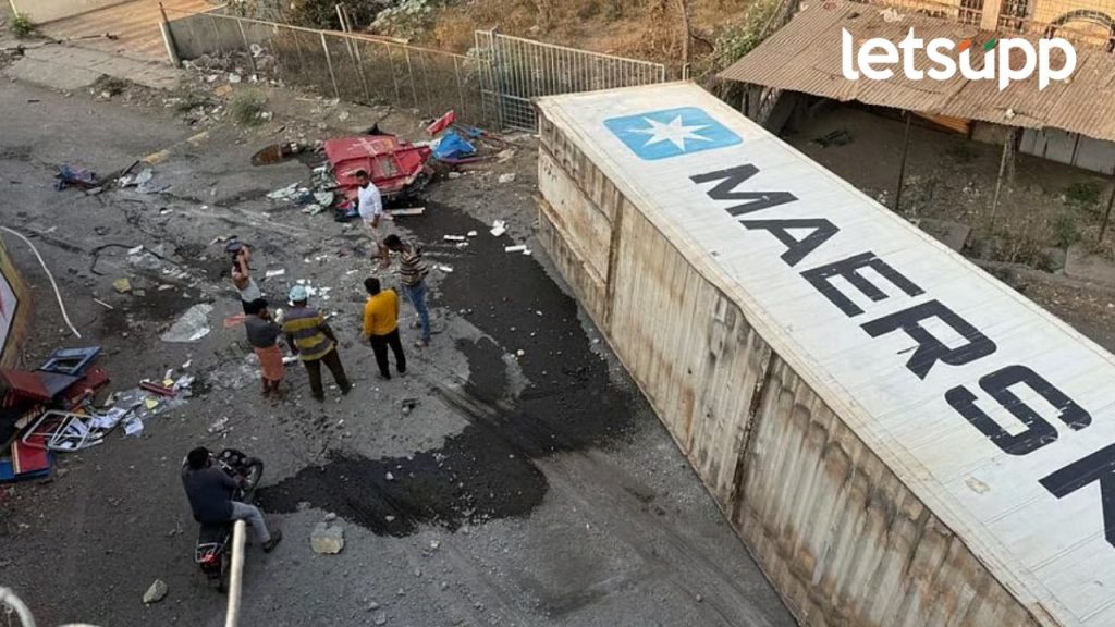 Accident : पुणे-सोलापुर राष्ट्रीय महामार्गावर अपघात; कंटनेर चालक जागीच ठार