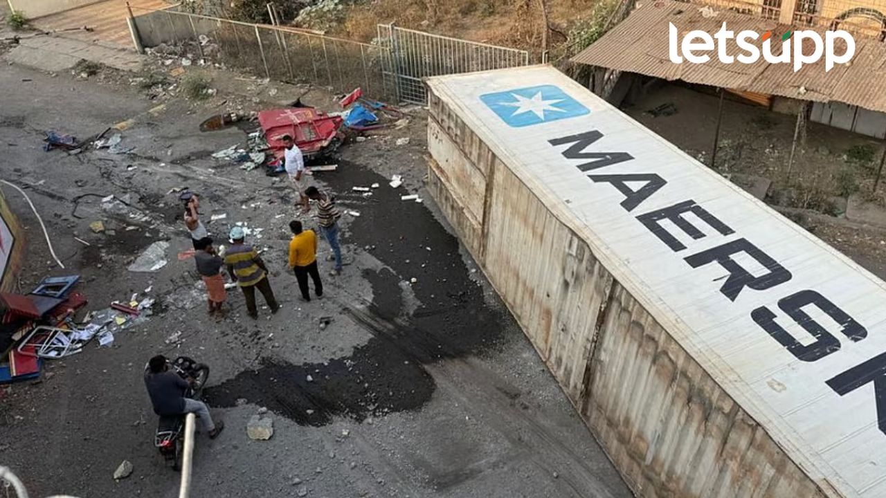 Accident : पुणे-सोलापुर राष्ट्रीय महामार्गावर अपघात; कंटनेर चालक जागीच ठार