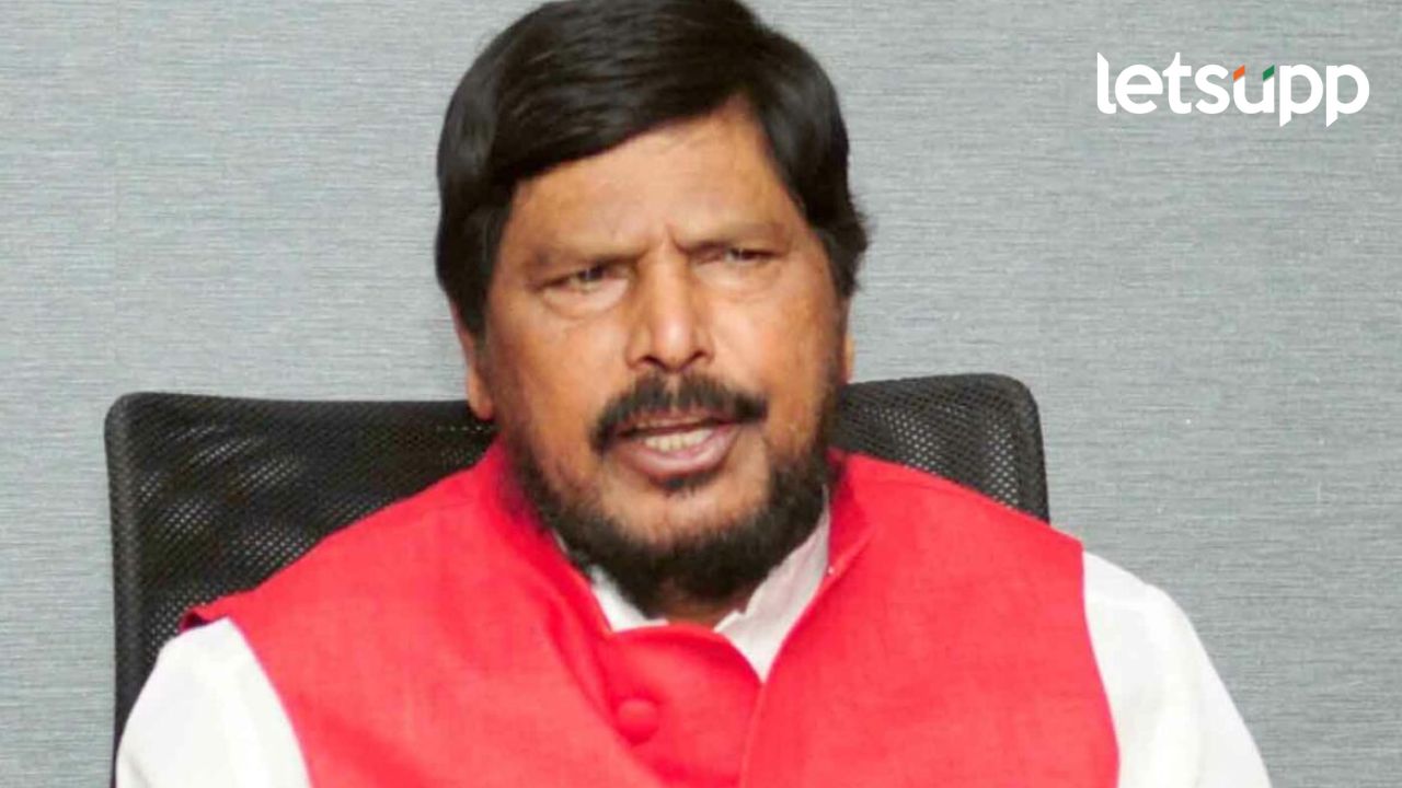 बेताल वक्तव्य करणाऱ्यांना जेलमध्ये टाका, औरंगजेबाची कबर काढल्याने इतिहास... आठवले काय म्हणाले?