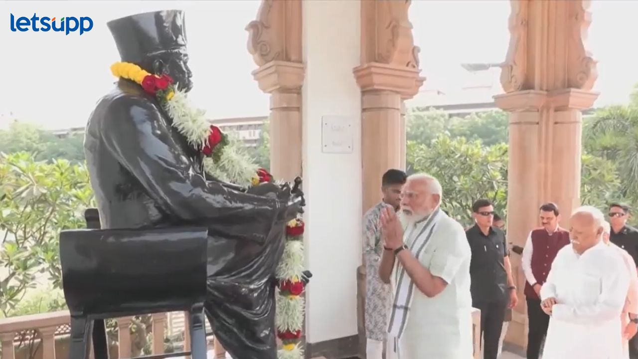 नागपुरमध्ये हेडगेवारांच्या स्मृतीस्थळावर जात पंतप्रधान मोदींनी केलं अभिवादन, सरसंघचालकही उपस्थित