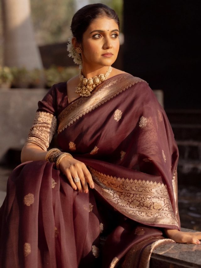 Rinku Rajguru  : रिंकू राजगुरूचा  बनारसी साडीत खास अंदाज...