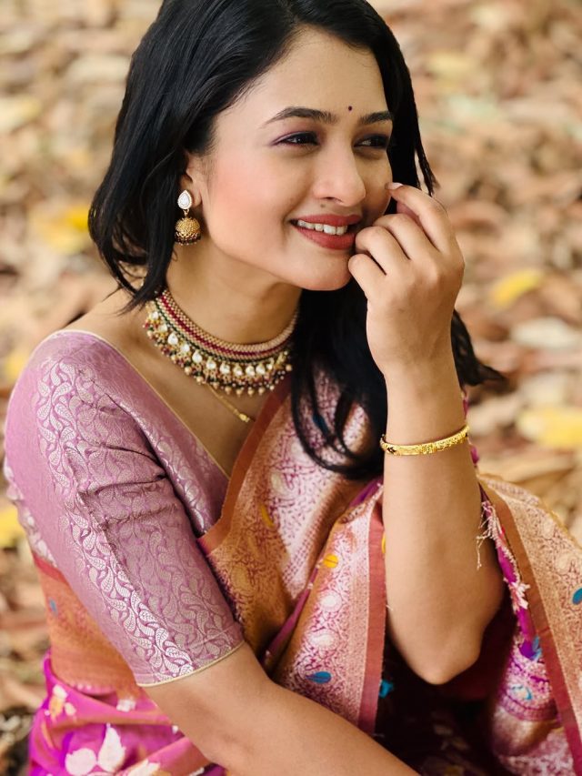 Girija Prabhu :  गिरीजा प्रभूचं मनमोहक अंदाजात फोटोशूट