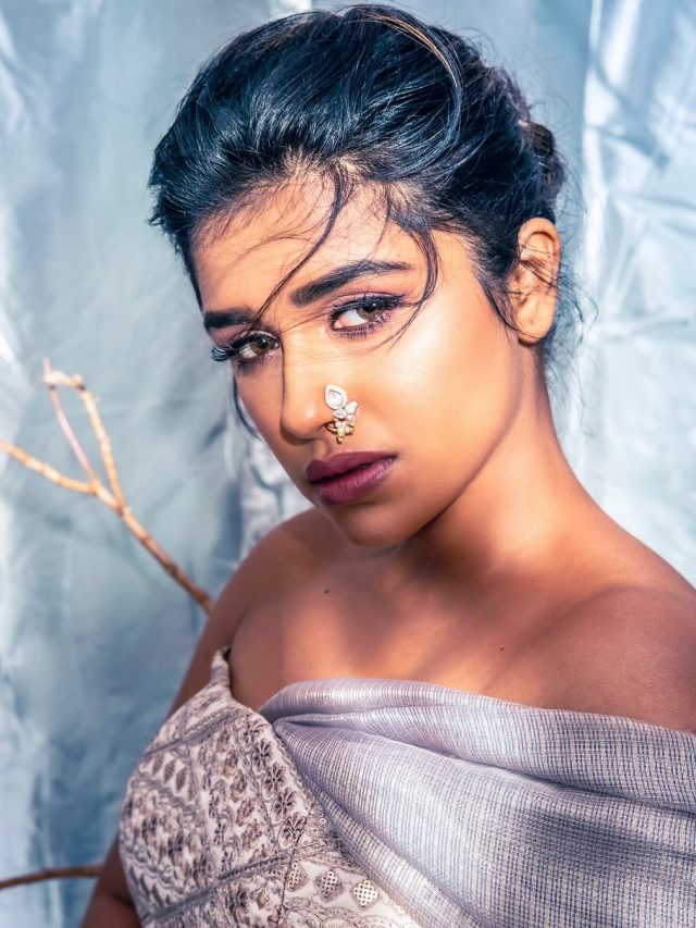 Sanskruti Balgude : चंदेरी साडीत मादक अदा, संस्कृती बालगुडेचं घायाळ करणारं सौंदर्य