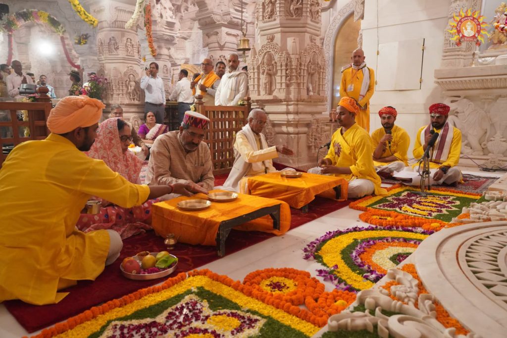 दरम्यान, देशभरात राम नवमीचा असताना असून अयोध्येतील राम मंदिरात रामललावर सुर्य किरणांचा अभिषेक चर्चेचा विषय ठरलायं.