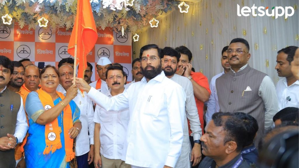 Eknath Shinde VS Uddhav Thackeray