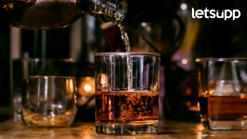 राज्यात मद्यप्रेमींच्या खिशाला झळ; महसूल वाढीसाठी मद्याच्या उत्पादन शुल्कात वाढ