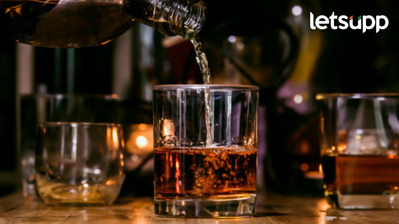 राज्यात मद्यप्रेमींच्या खिशाला झळ; महसूल वाढीसाठी मद्याच्या उत्पादन शुल्कात वाढ