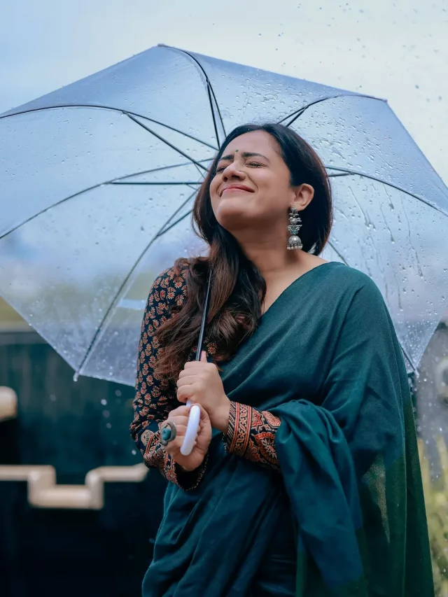 Spruha Joshi : अभिनेत्री  स्पृहा जोशीचं भरपावसात  खास फोटोशूट