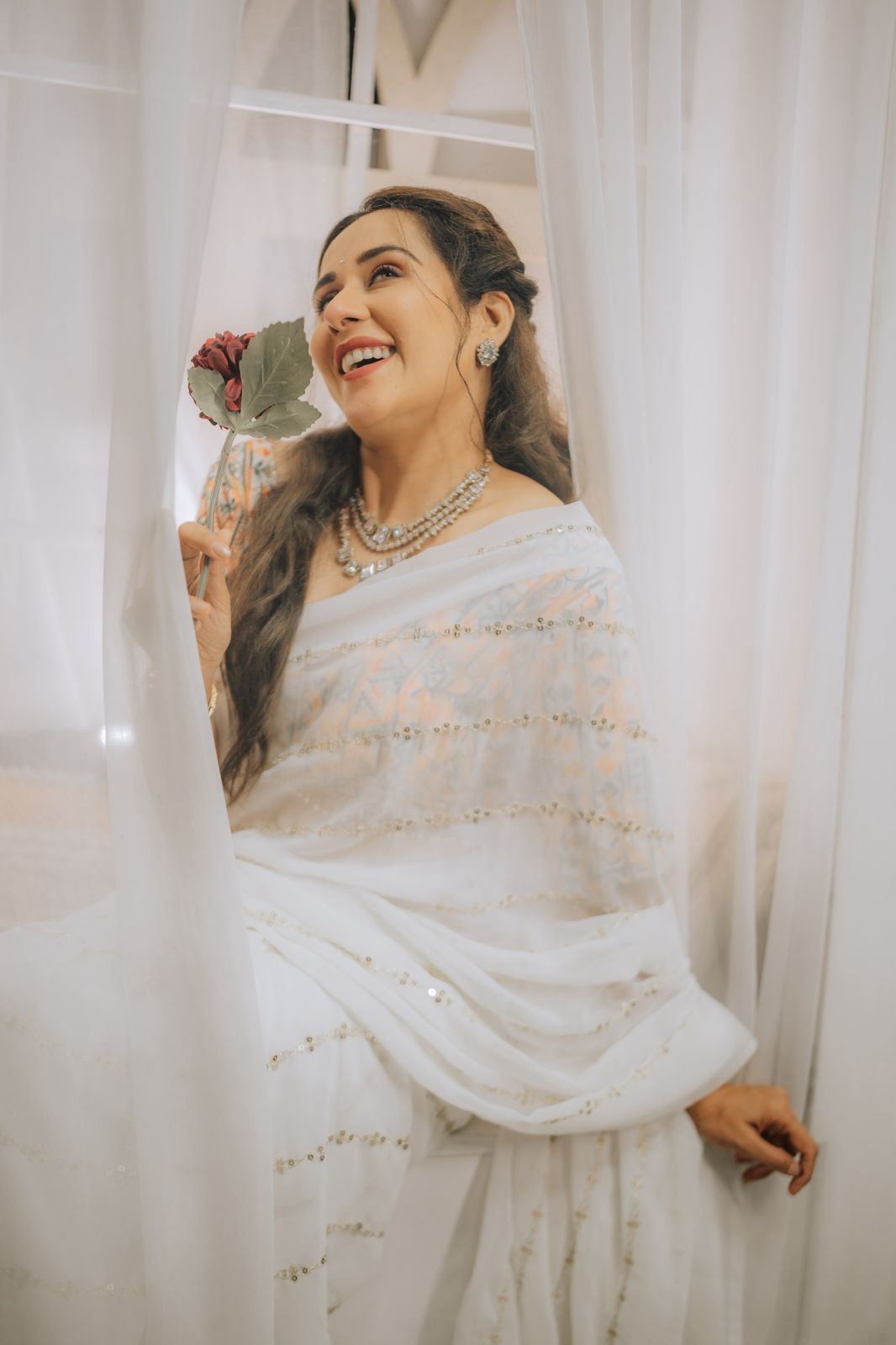 नवरात्रीनिमित्त अभिनेत्री तेजस्विनी लोणारीने वेगळाच लूक केलायं