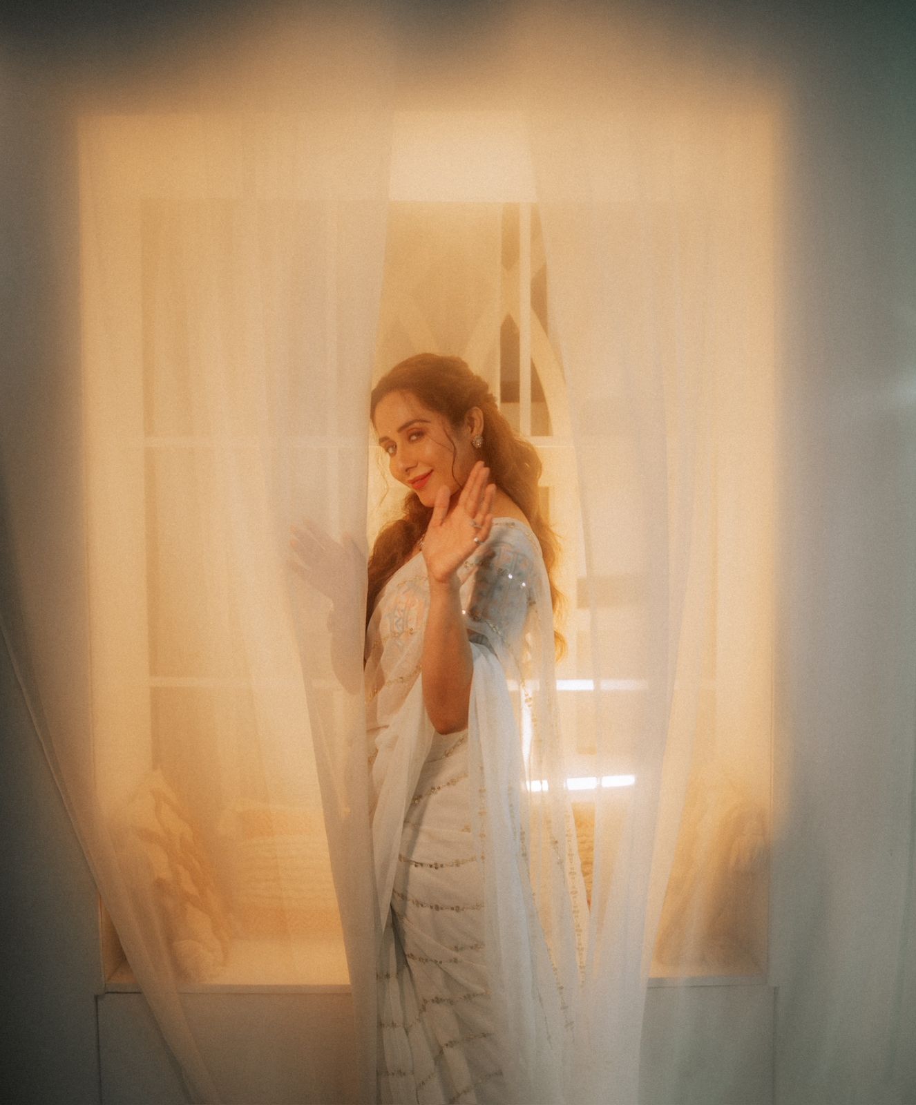 नवरात्रीनिमित्त अभिनेत्री तेजस्विनी लोणारीने वेगळाच लूक केलायं