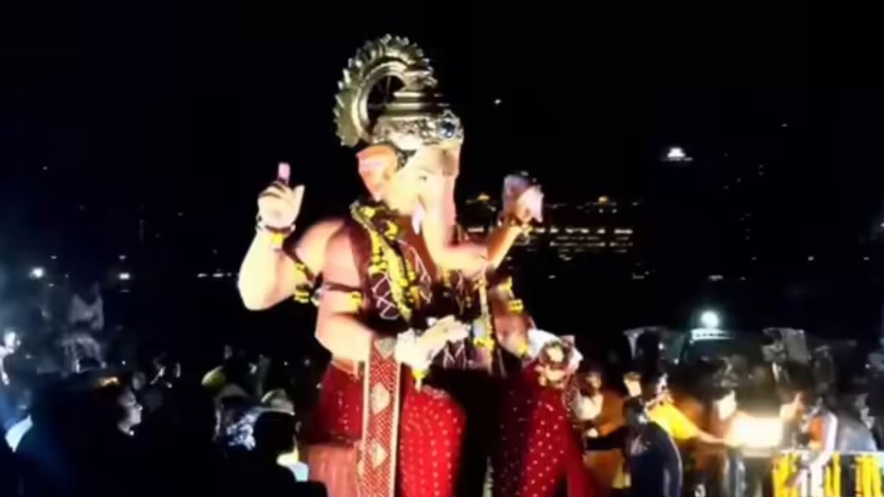 Lalbaugcha Raja Visarjan