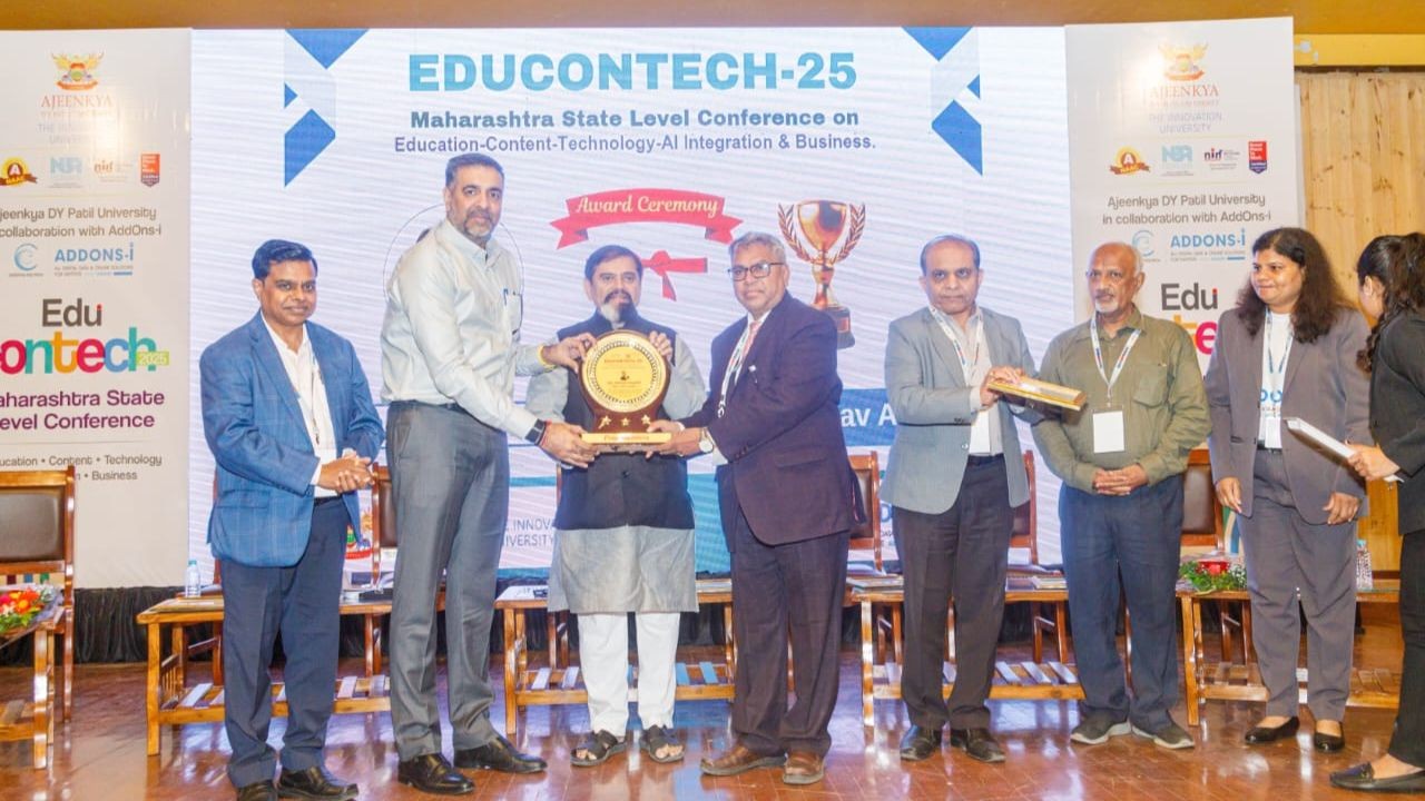 शिक्षण आणि तंत्रज्ञानाचा संगम जागतिक व्यवसाय क्षेत्रातील क्रांतीचा केंद्रबिंदू : अच्युत गोडबोले Pune News