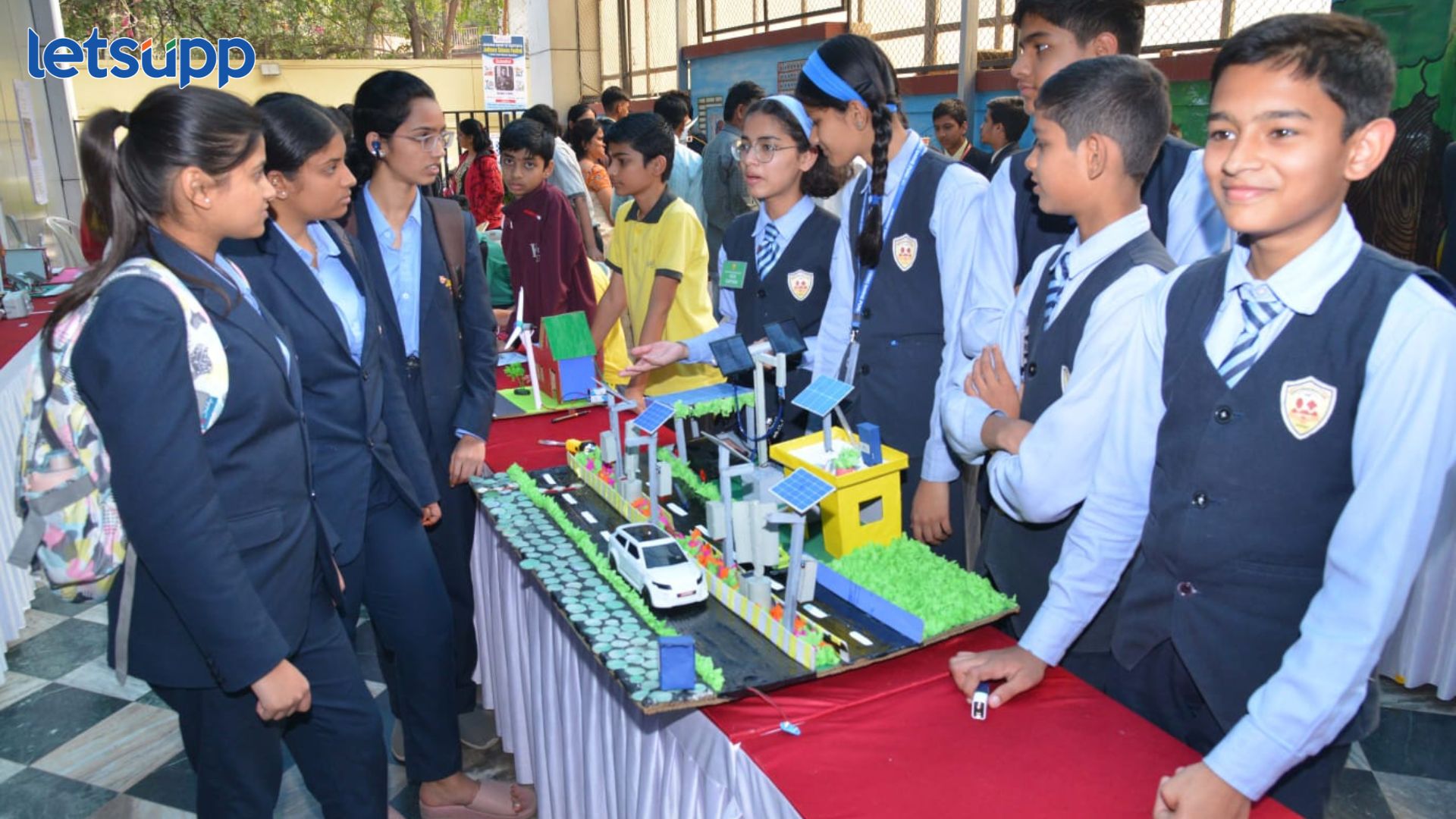 Jadhavar Science Festival : राज्यस्तरीय 7 व्या जाधवर विज्ञान महोत्सवात रमले युवा विज्ञानप्रेमी Jadhavar Science Festival