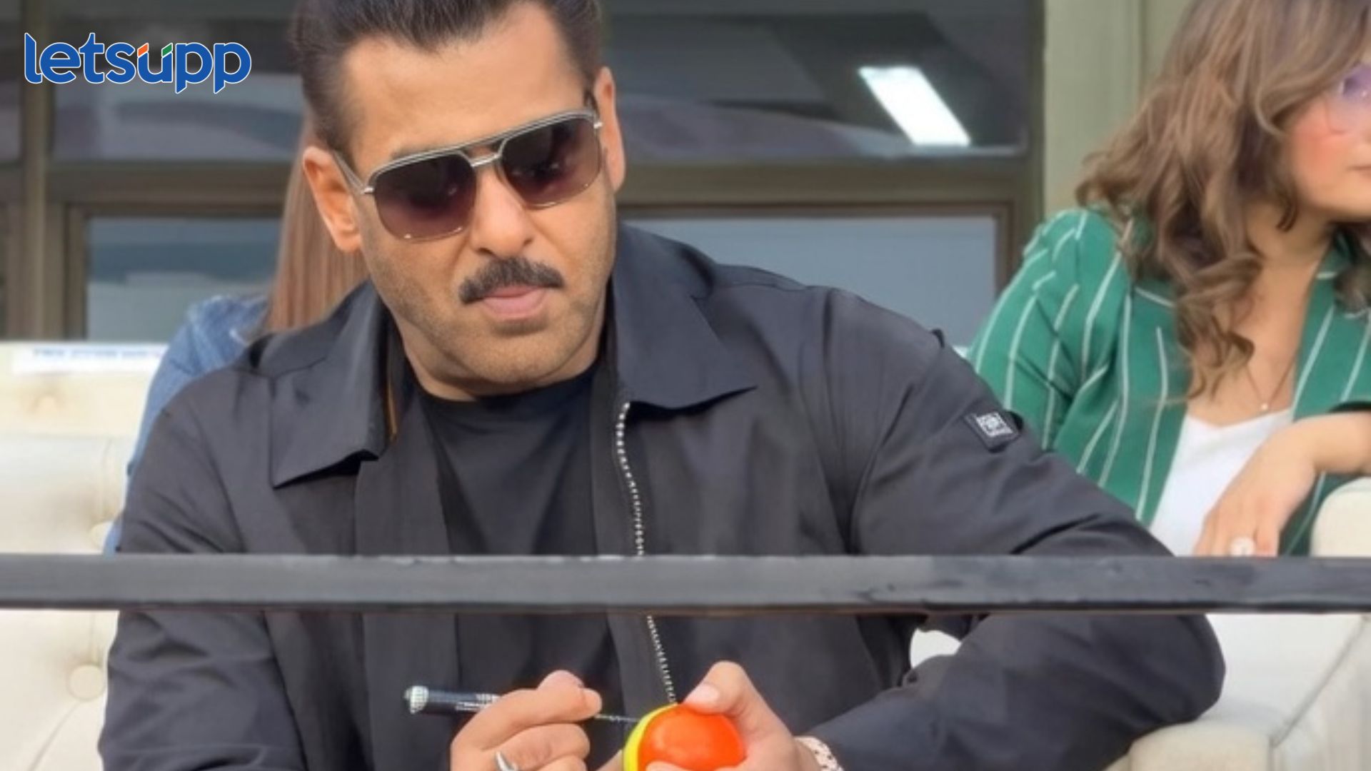 ISPL सीझन 3 मध्ये सलमान खानच्या उपस्थितीने रंगत, चाहत्यांसोबत दिसला सुपरस्टारचा खरा कनेक्शन Salman Khan