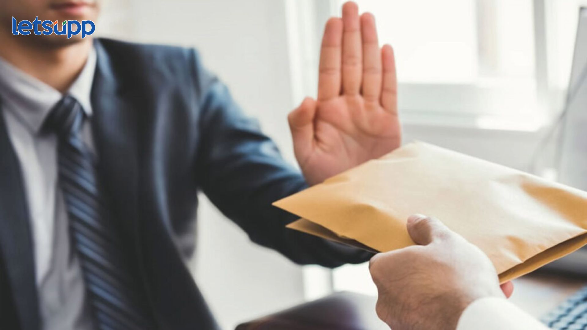 अहिल्यानगर एम.आय.डी.सी. येथे कंपनीच्या उद्योजकाकडुन खंडणी घेणारा आरोपी जेरबंद Ahilyanagar M.I.D.C