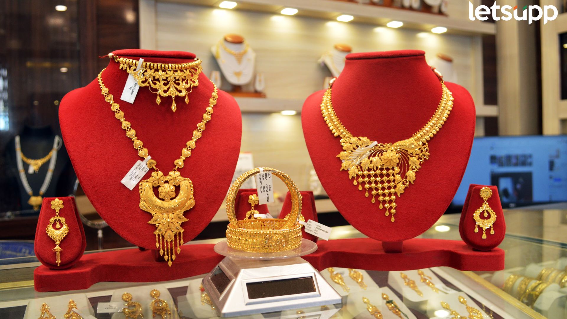 Gold Price : जागतिक स्तरावर भाव वाढले, पण भारतात घसरले; WGC च्या रिपोर्टमध्ये महत्त्वाचा खुलासा