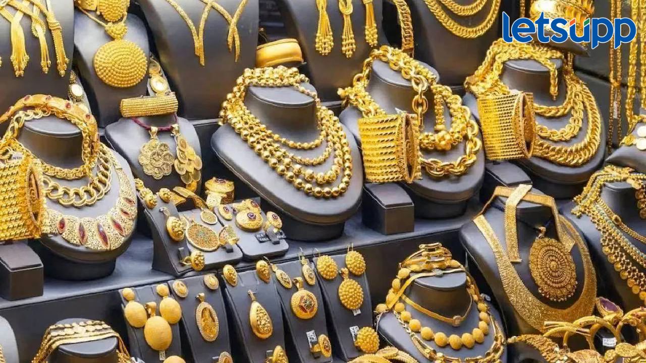 घसरण अद्याप थांबलेली नाही; सोनं एक लाखांच्या खाली येणार?; मोठ्या बँकेच्या टार्गेटची चर्चा News Photo 2026 10 21T161826.454