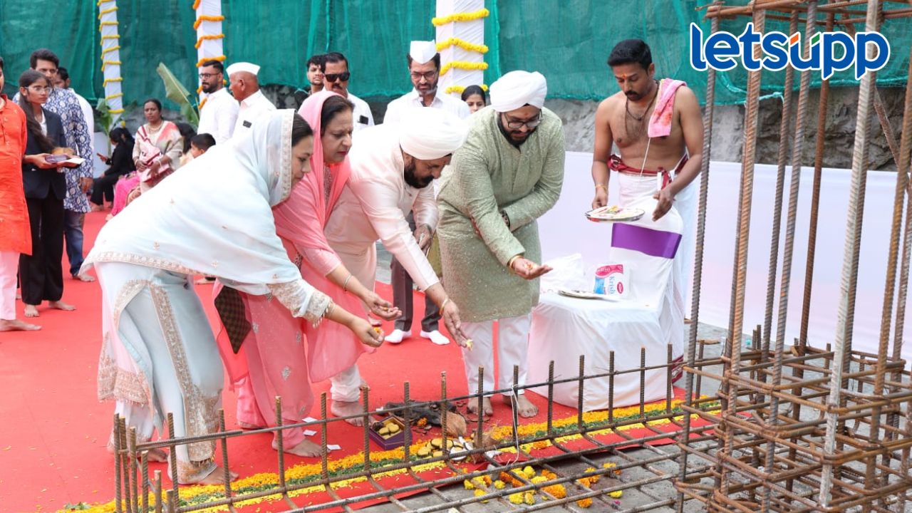 ‘ड्रीम वे मोर’चा स्वप्नांचा शुभारंभ! 100 हून अधिक बुकिंगचा टप्पा पार, ग्राहकांच्या भावी घरांचे भूमिपूजन Untitled Design 2026 10 22T131145.395